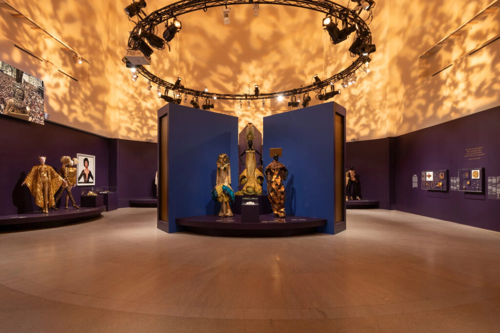 Solid Gold au Brooklyn Museum : un voyage éblouissant à travers l’or